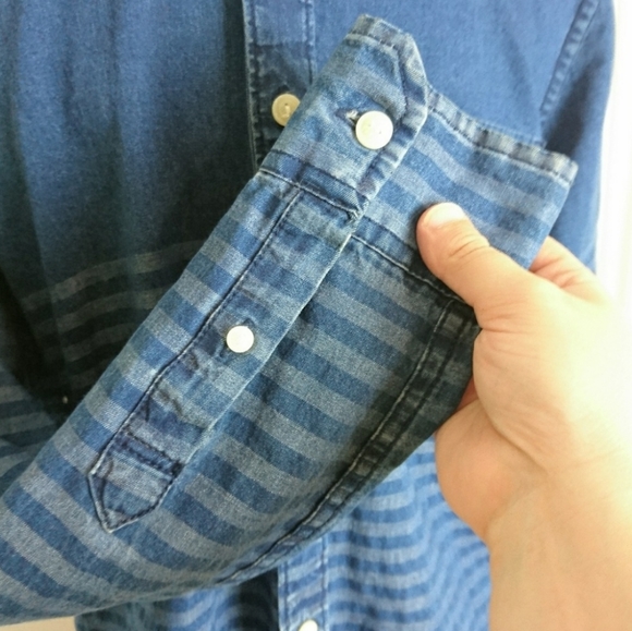 Arizona Jean Co chambray button down top - Picture 3 of 6